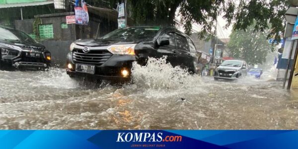Apa Perlu Mobil Melaju Cepat Saat Menerjang Banjir?
