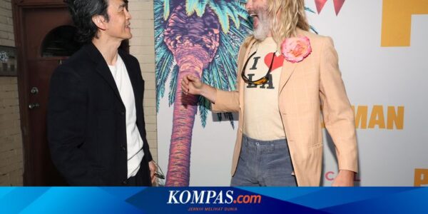 Chris Pine Tampil Nyentrik di Karpet Merah, Gondrong dan Bercelana Pendek