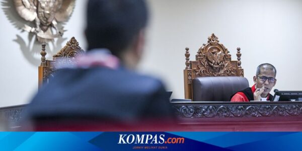 Hakim MK Cecar Bawaslu Terkait Kemiripan Tanda Tangan Pemilih