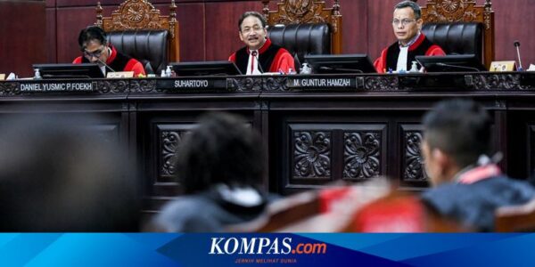 Hakim MK Cecar KPU RI Soal Ubah Aturan Tenggat Waktu Rekapitulasi Suara Pileg