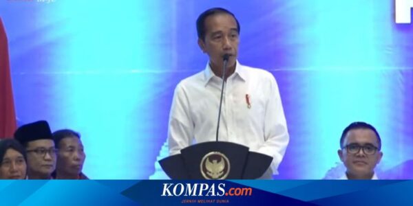Jokowi Bagikan 10.300 Sertifikat Tanah Hasil Redistribusi di Banyuwangi