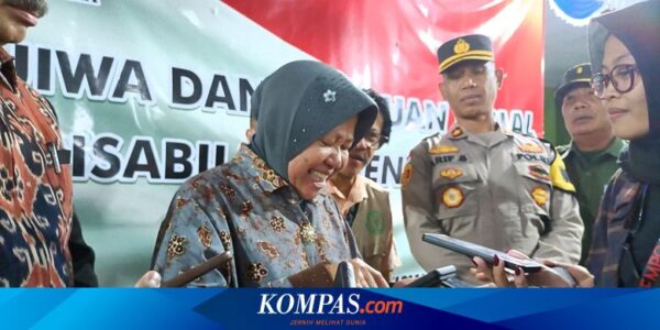 Kunker ke Sumba Timur, Mensos Risma Serahkan Bansos untuk ODGJ hingga Penyandang Disabilitas