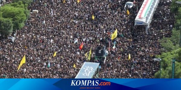 Saat Ratusan Ribu Orang Antar Presiden Iran Ebrahim Raisi ke Tempat Peristirahatan Terakhirnya…
