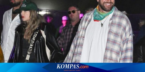Taylor Swift Pakai Skort Viral dan Tas Stella McCartney di Coachella