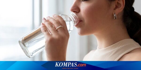 Apa Efek jika Terlalu Banyak Minum Air Putih? Ini Ulasannya…