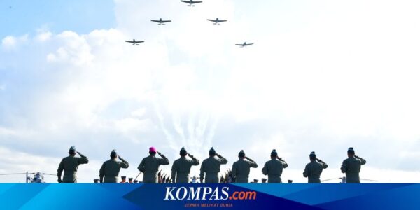 Diwarnai Demo Udara, KSAL Sematkan Brevet Kehormatan Penerbal ke 7 Perwira Tinggi