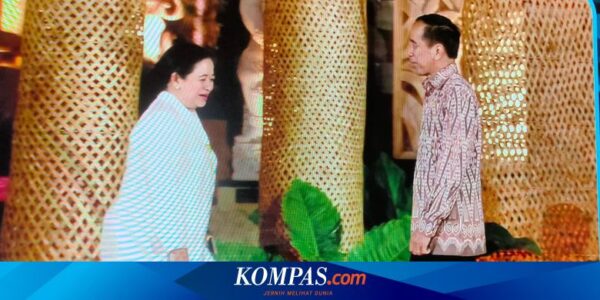 Jabat Tangan Puan dan Jokowi di Tengah Isu Tak Solidnya Internal PDI-P