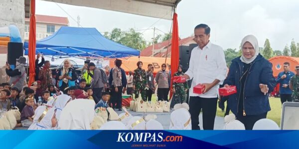 Jokowi dan Iriana Bagikan Makan Siang untuk Anak-anak Pengungsi Korban Banjir Bandang Sumbar