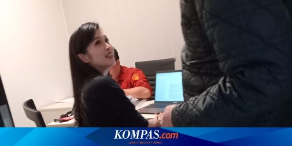 Kenakan Pakaian Serba Hitam, Sandra Dewi Penuhi Panggilan Kejagung
