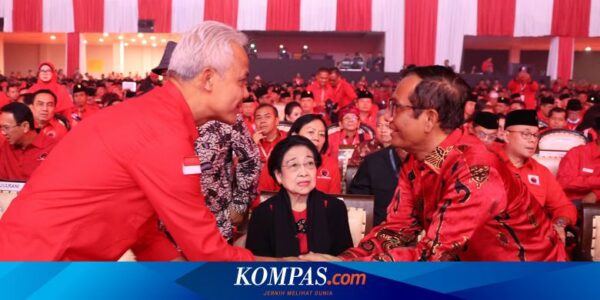 Momen Ganjar-Mahfud Apit Megawati di Pembukaan Rakernas PDI-P