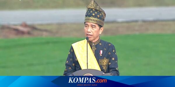 Pakai Baju Adat, Jokowi Pimpin Upacara Hari Lahir Pancasila 2024 di Riau