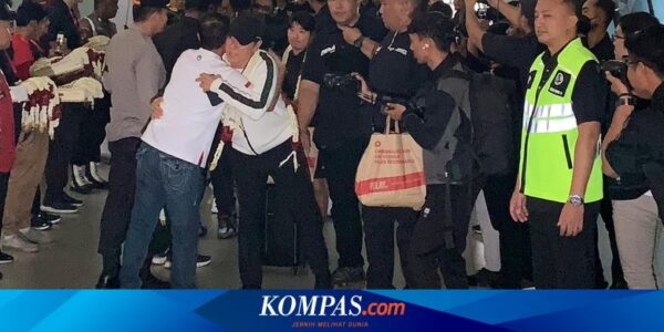 Timnas U23 Indonesia Tiba di Tanah Air: Disambut Kalungan Bunga dan Suporter