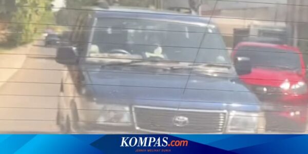 Viral, Video Pengemudi Mobil Acungkan Celurit di Jalan