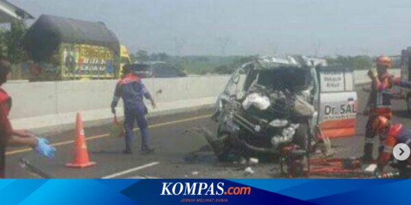 Ambulans Pembawa Jenazah Tabrak Truk di Tol Pemalang-Batang