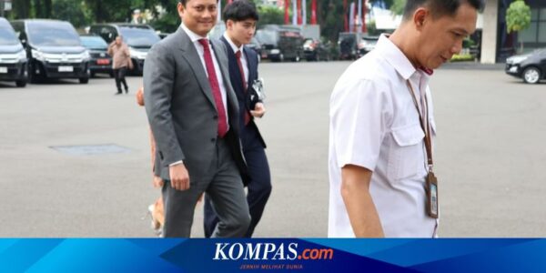 Bakal Dilantik Jadi Wamenkeu, Thomas Djiwandono Datangi Istana