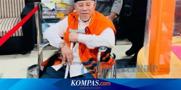 Eks Gubernur Malut Abdul Gani Dibawa ke RS karena Kesehatan Menurun