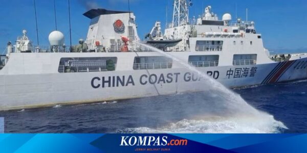 Filipina Sebut Beijing Tempatkan Kapal Monster di Laut China Selatan