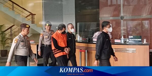 Gus Muhdlor Kenakan Rompi Oranye “Tahanan KPK” Usai Diperiksa 7 Jam, Tangan Diborgol