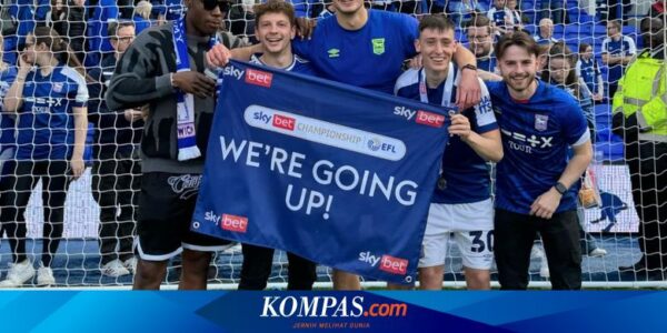 Ipswich dan Elkan Baggott Promosi, Kebahagiaan Tanah Air