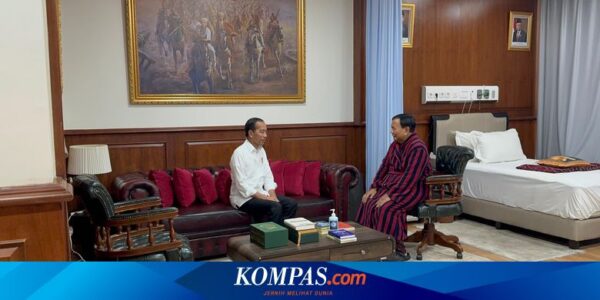 Jokowi Jenguk Prabowo Usai Jalani Operasi Cedera Kaki di RSPPN PB Soedirman