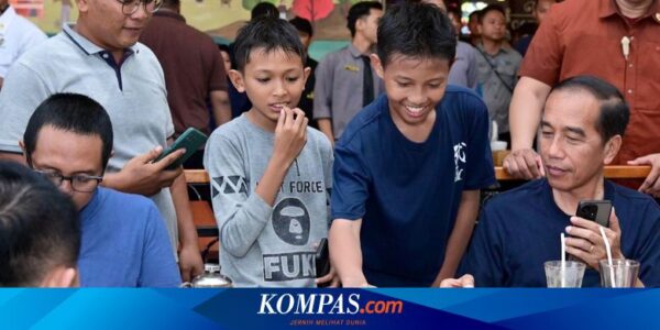 Momen Jokowi “Nge-mal” di Sumsel, Ajak Bocah Makan “Snack” di Mejanya