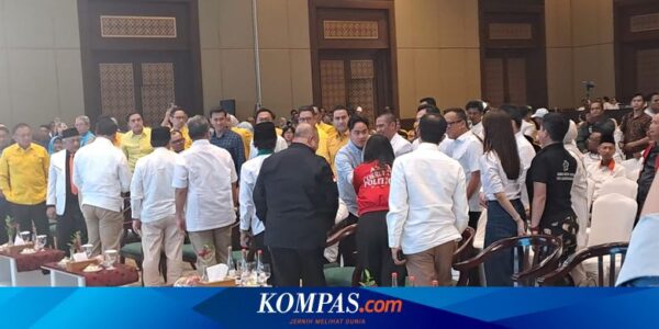 Gibran Tiba-tiba Datangi Deklarasi Ridwan Kamil-Suswono