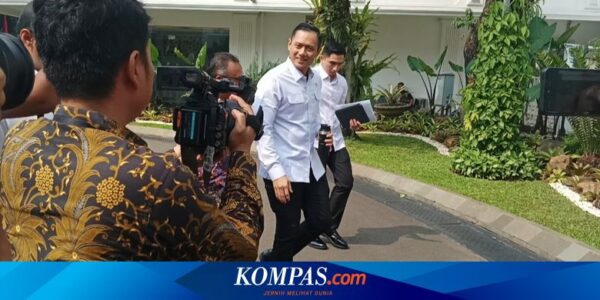 Jokowi Kumpulkan Menteri di Istana Bahas soal Satgas Sawit