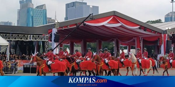 Kuda Mogok Jalan Warnai Puncak Hari Bhayangkara di Monas