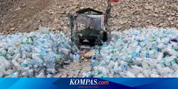 Kuil Kecil di India Dipenuhi Botol Plastik, Ternyata Persembahan untuk Hantu yang Haus