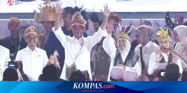 Pakai Topi Rumbai dan Noken, Jokowi Hadiri Peringatan Hari Anak Nasional 2024 di Jayapura