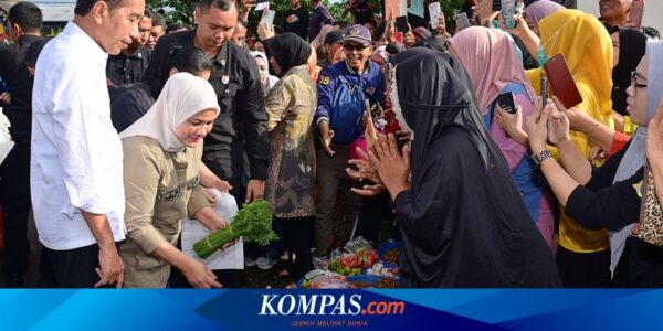 Sambangi Pasar Cekkeng Sulsel, Jokowi Beli Bawang Merah hingga Jeruk