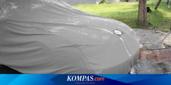 Apakah Aman Musim Hujan Pakai Cover Mobil?