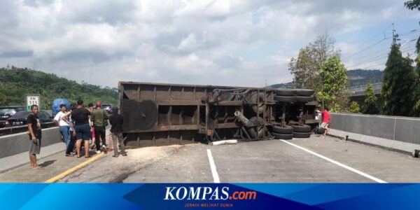 Awas Macet, Ada Pengalihan Arus Imbas Kecelakaan Truk di Tol Cipularang