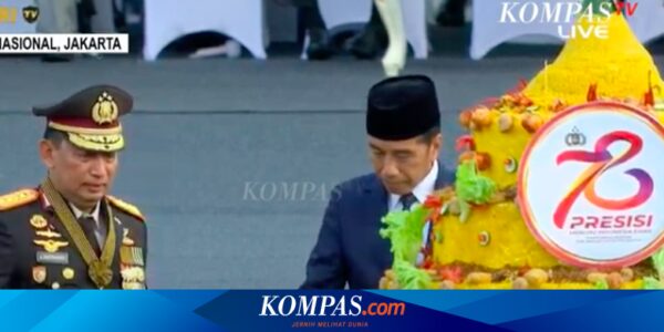 Hari Bhayangkara Ke-78, Jokowi Berikan Potongan Tumpeng Pertama ke Kapolri