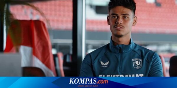 Mees Hilgers Berpose dengan Merah Putih Usai Rayakan Kemenangan Twente