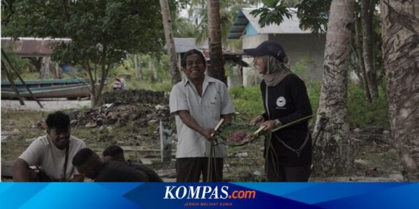 Mimi Campervan Girl dan Tim THK Dompet Dhuafa Bagikan Sapi Kurban untuk Warga Ohoidertawun