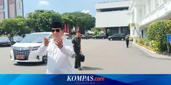 Momen Prabowo Silat dan Lari-lari di Depan Wartawan Usai Operasi Kaki