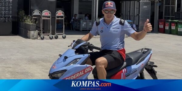 MotoGP Mandalika 2024: Marquez Seliweran Naik Skutik, Vinales Bersepeda