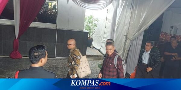 Para Capim KPK Datangi Kantor Kemensetneg untuk Jalani Tes Tertulis