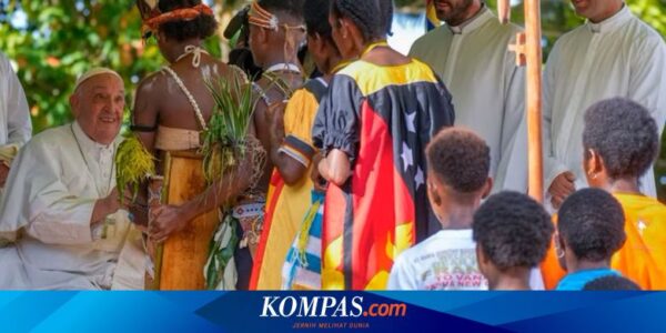 Paus Fransiskus Kunjungi Kota Terpencil di Papua Nugini, Bawa Bantuan Ratusan Kg