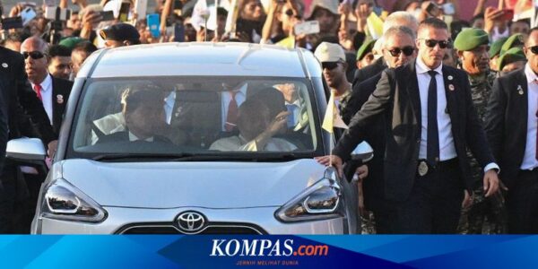 Paus Fransiskus Tiba di Timor Leste, Kali Ini Naik Toyota Sienta