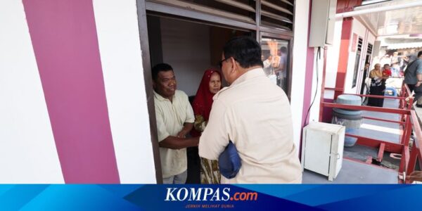 Prabowo Datangi Rumah Apung di Muara Angke, Bapak-bapak Nangis Berterima Kasih