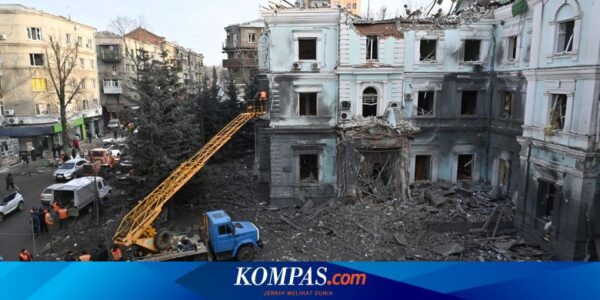 Rusia Serang Blok Apartemen di Ukraina, Puluhan Orang Terluka