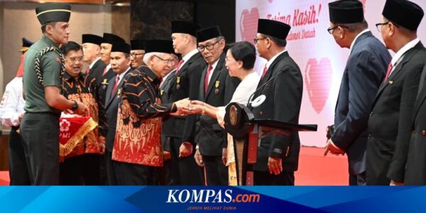 Wapres Sematkan Tanda Kehormatan untuk 1.591 Orang Donor Darah