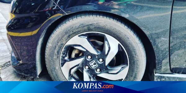 Dampak Buruk Ban Mobil Sering Menempel di Trotoar Saat Parkir