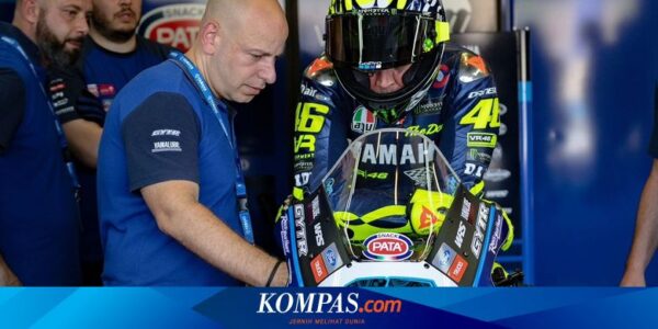 Dikira Bakal Turun di WorldSBK, Ini Momen Rossi Coba Yamaha R1