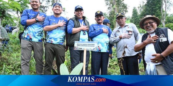 Hijaukan Kembali Desa Besakih, Pertamina Tanam 200 Pohon di Kaki Gunung Agung