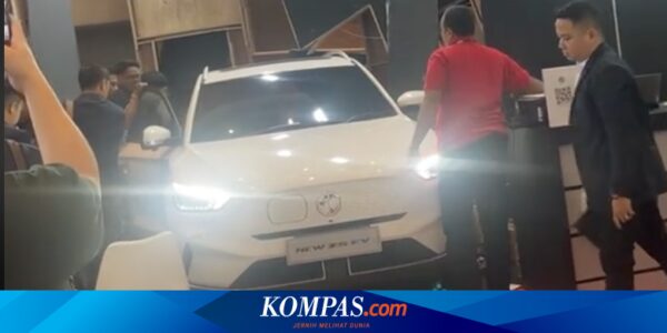 Mobil Listrik MG Tabrak Booth di GIIAS Bandung 2024, Diduga Pengunjung Tak Sengaja Injak Pedal Gas