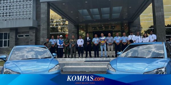 Neta V Jadi Taksi Listrik di Bandara Sultan Syarif Kasim II Pekanbaru