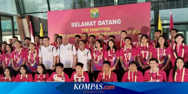 Tim Badminton Indonesia Bawa Pulang Piala Suhandinata, Disambut Kalungan Bunga